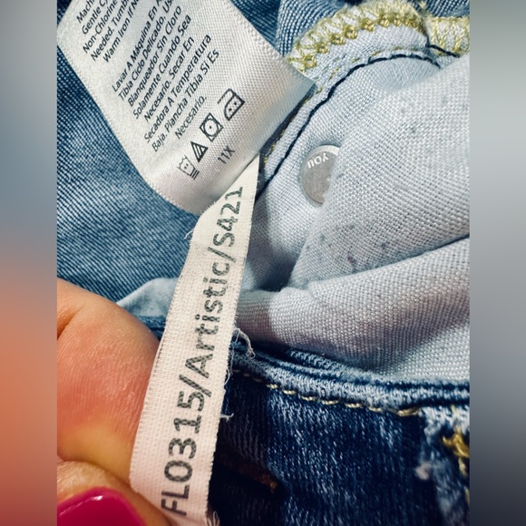 Womens Free Assembly Slim Straight Jeans Artistic Wash LIKE NEW SZ 16 - Picture 10 of 13